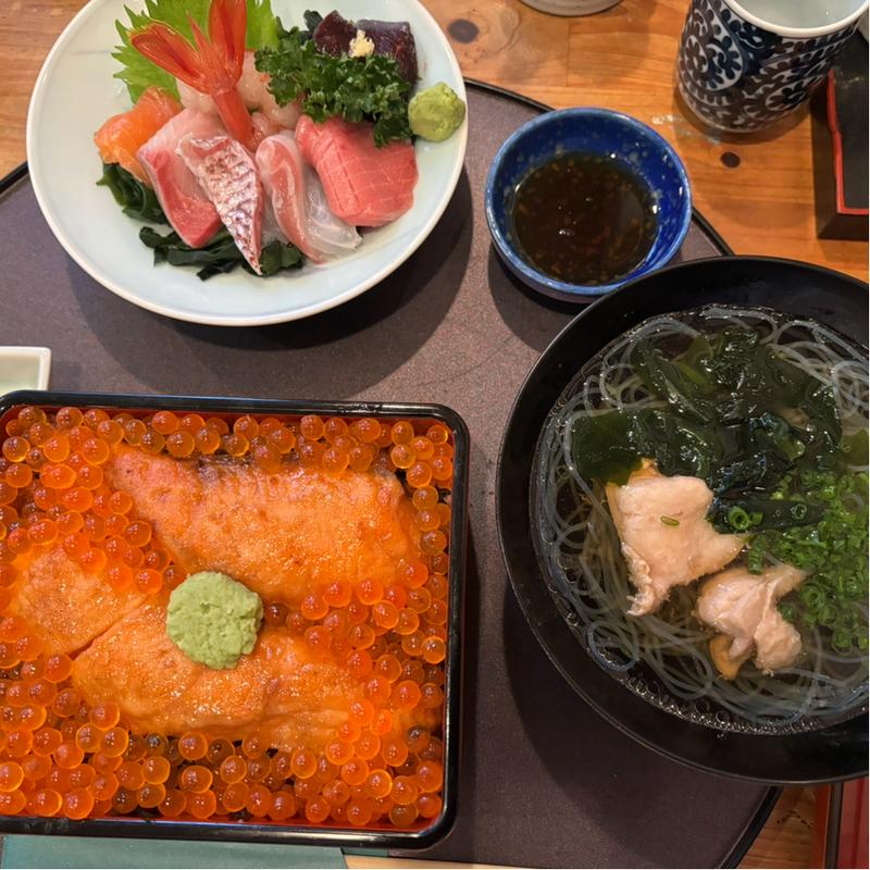 鮭バターいくら重(海鮮　たくみ )