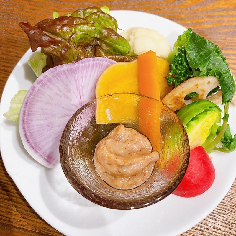 地場野菜のサラダ（みやじまぐち定食　山）(宮島口食堂つむぐ)