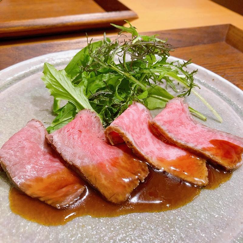 広島牛の自家製ローストビーフ（みやじまぐち定食　山）(宮島口食堂つむぐ)