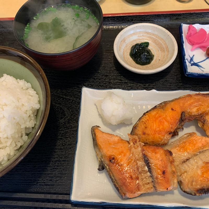 鮭カマ定食(魚玉 （うおたま）)