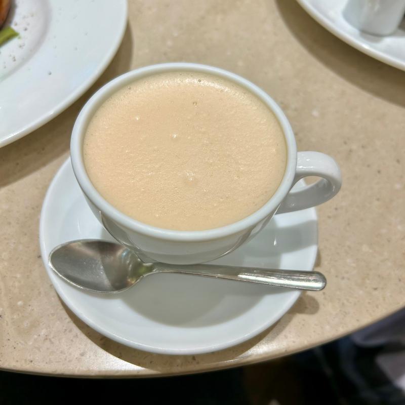ティーラテ(カフェ＆ブックス ビブリオテーク 東京・有楽町（café & books bibliothèque Tokyo Yurakucho）)