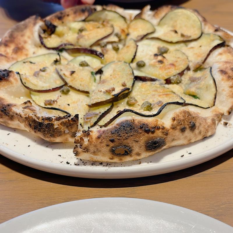 茄子とアンチョビのピザ(ファルピッテ)