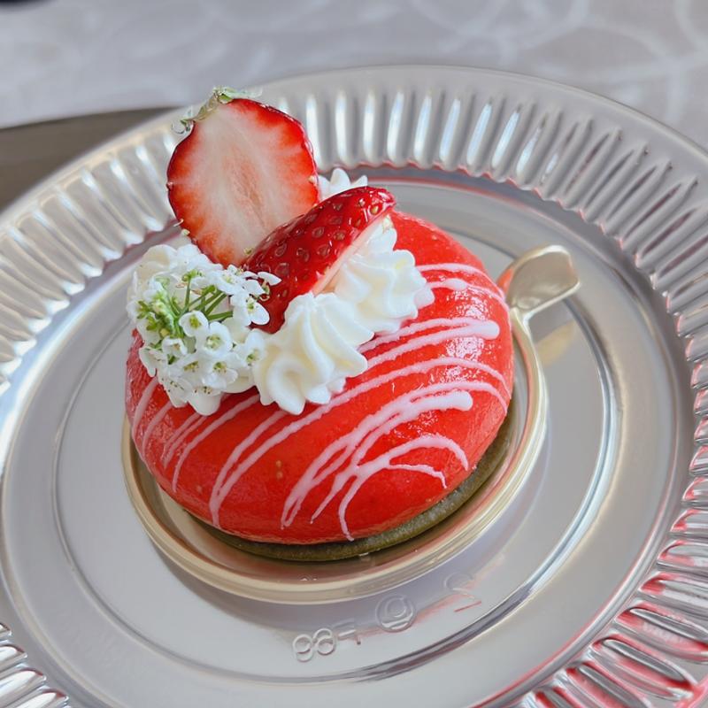 淡路島産いちごのムース(カフェレストラン「カメリア」)