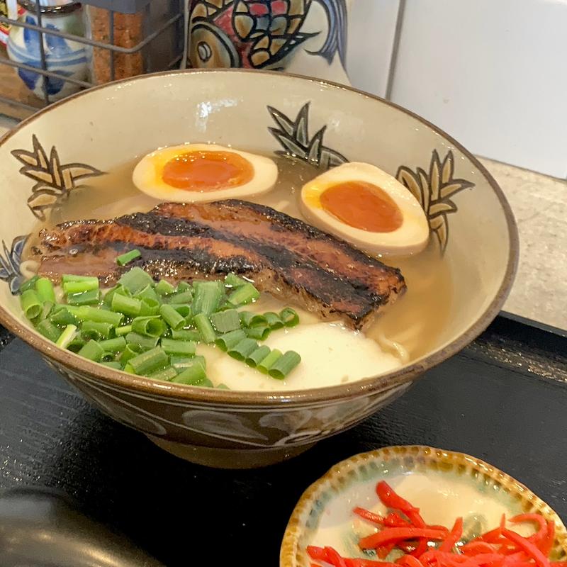 炙り沖縄そば 味玉入り(沖縄そば KOKORO)