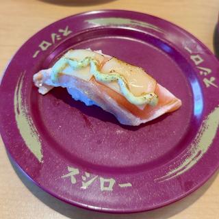 炙り生サーモンバジルチーズ(スシロー 八千代高津店)