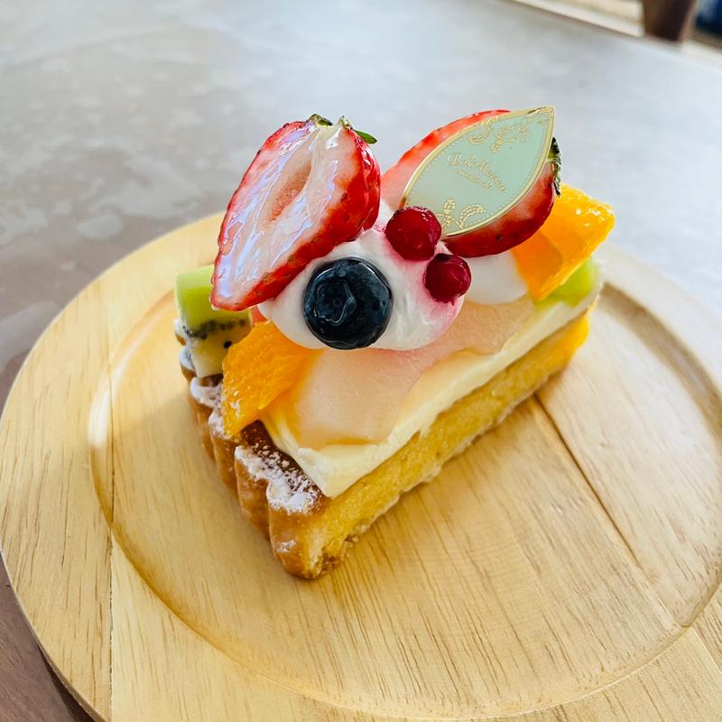 季節のたっぷりフルーツタルト〜いちご〜(ラ・メゾン アンソレイユターブル パティスリー テラスモール湘南店)