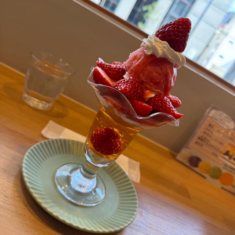 いちごパフェ(山口果物 （ヤマグチクダモノ）)