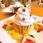 季節のフレッシュフルツパンケーキ (Hawaiian Cafe 魔法のパンケーキ 長島店)