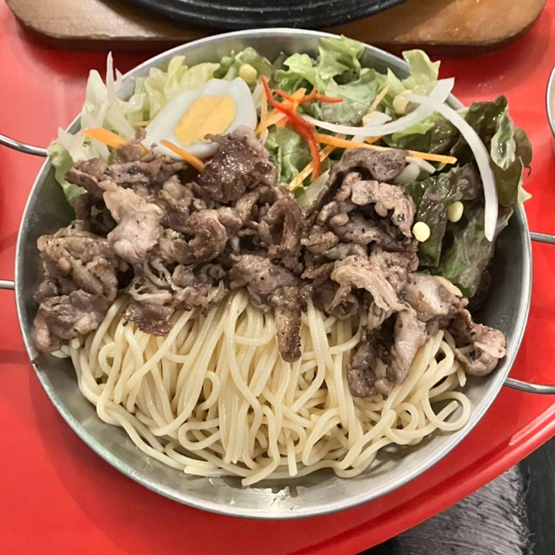 牛バラ胡麻ドレッシングサラダパスタ(駅前酒場)