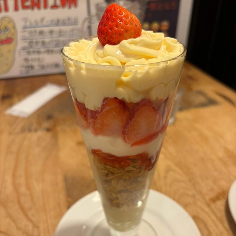 クリームチーズパフェ(パフェ専門店 スイーツカフェ KANARIYA 鶴橋本店)