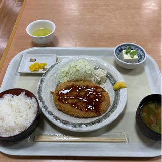 ジャンボコロッケ定食(道の駅朝霧高原)