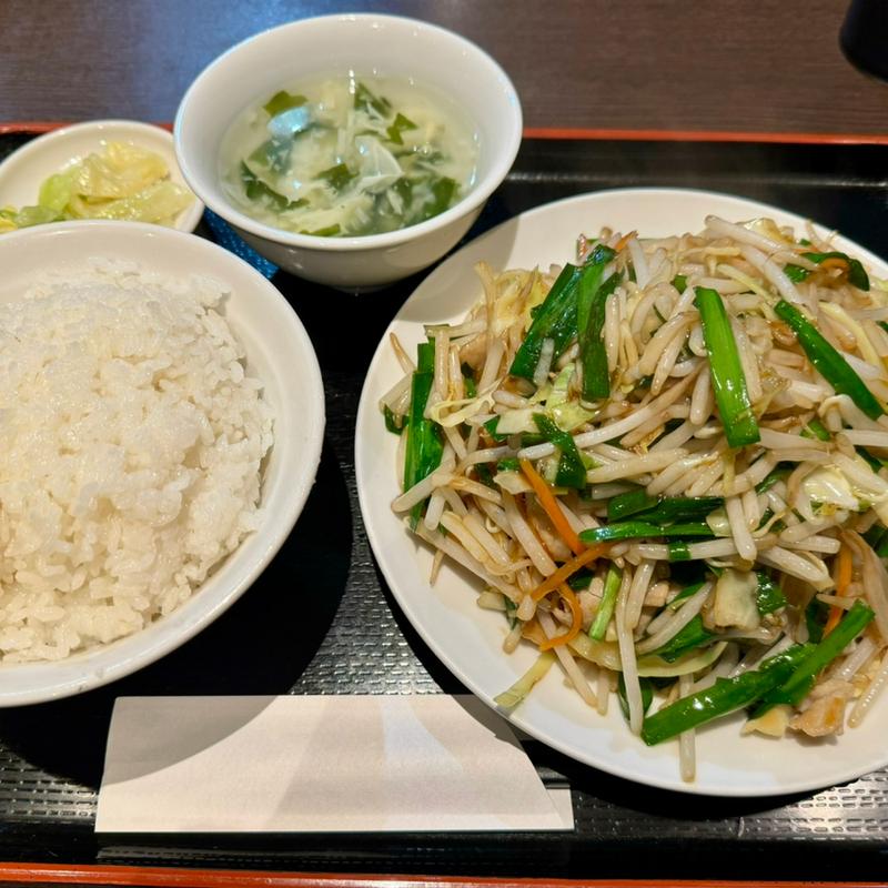 肉もやしにら醤油味炒め定食(龍驤)