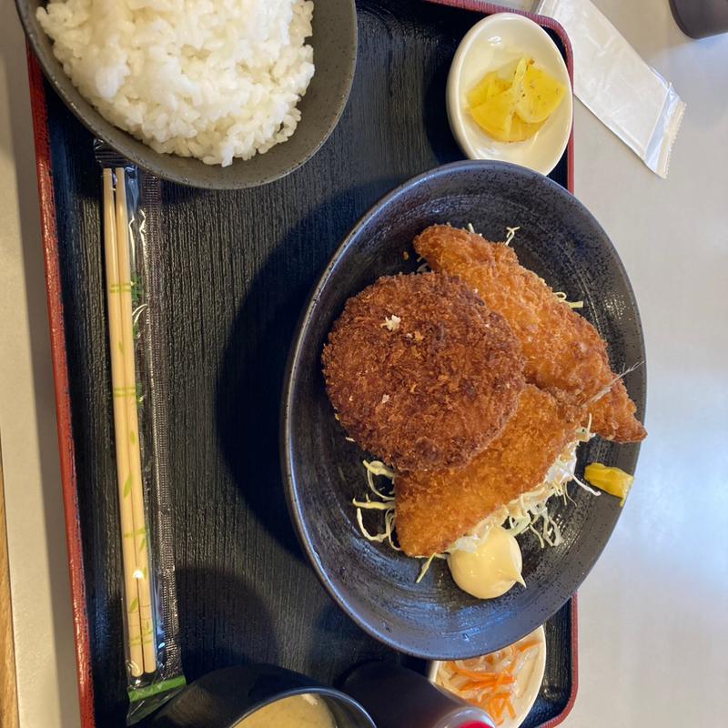 ミックスフライ定食(からすやま食堂)