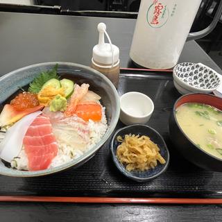 海鮮丼(御食事処 福魚)