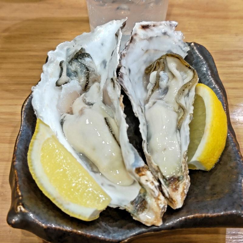 殻付き生真牡蠣(魚と酒はなたれ 野毛五番街店)