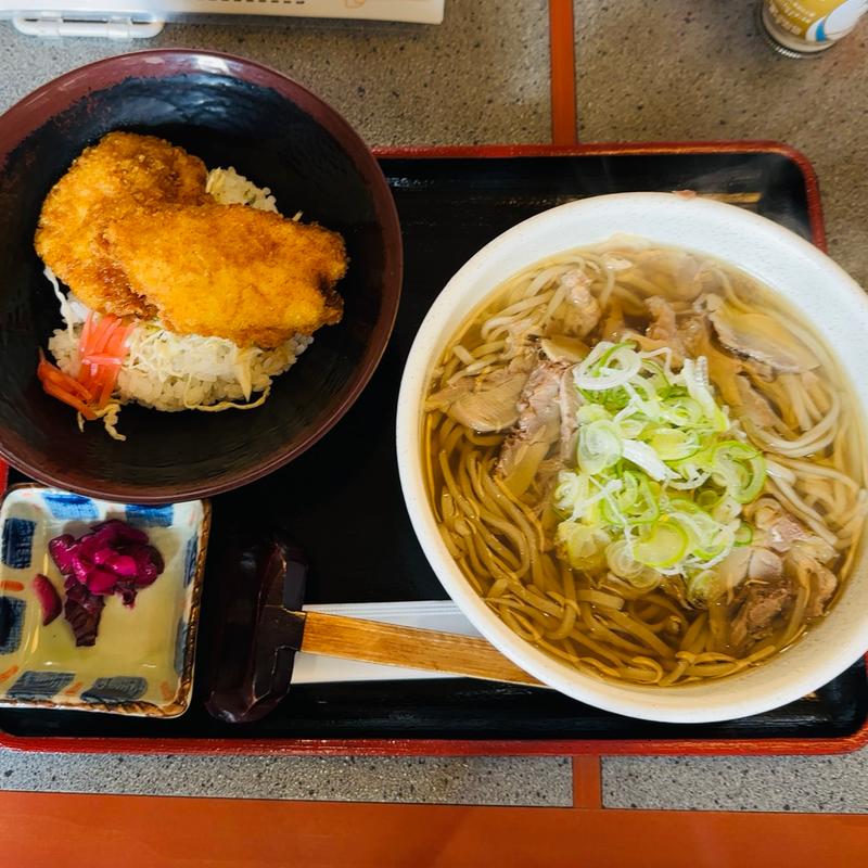 肉そばとミニチキンカツ丼(山形一寸亭 （やまがたちょっとてい）)