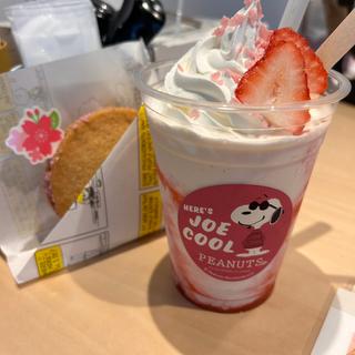 さくらミルクセーキ&さくらアイスサンド(PEANUTS Cafe SNOOPY MUSEUM TOKYO)