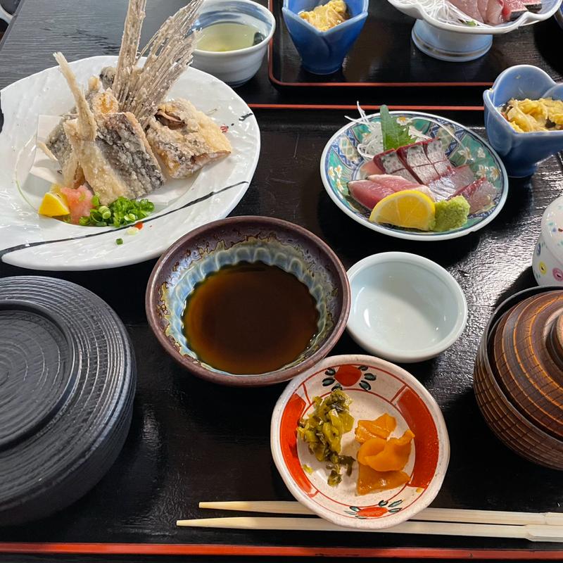 お造り定食(お食事処 潮騒 （オショクジドコロシオサイ）)