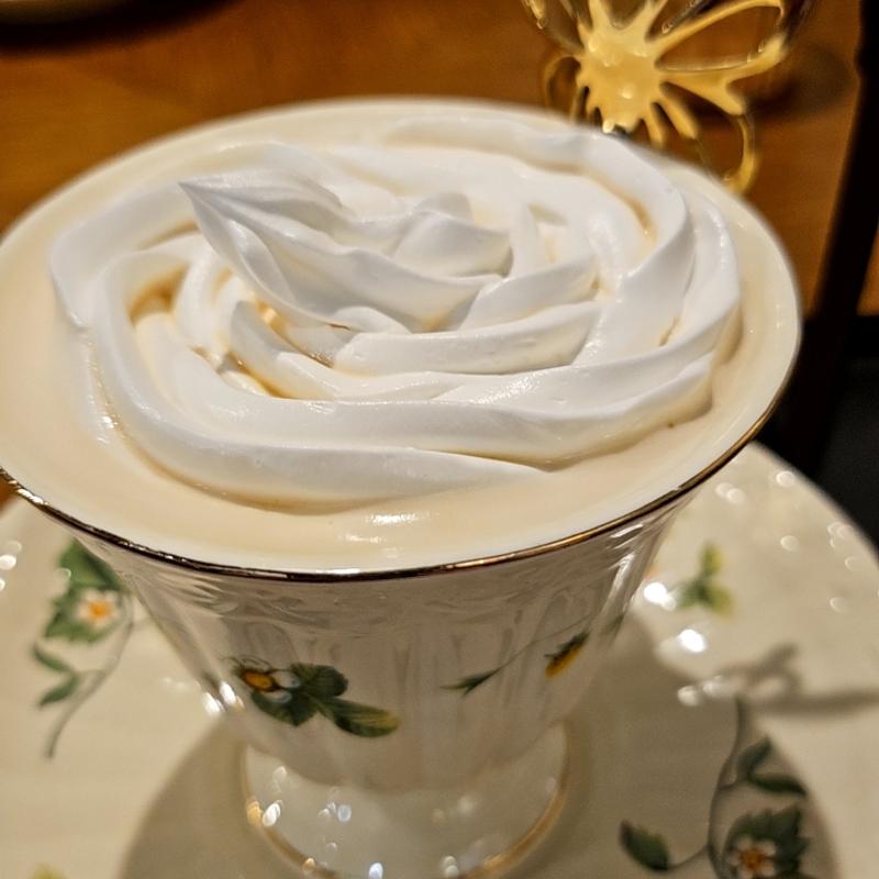 ウインナーコーヒー(クレープ喫茶 レピドプテラ)