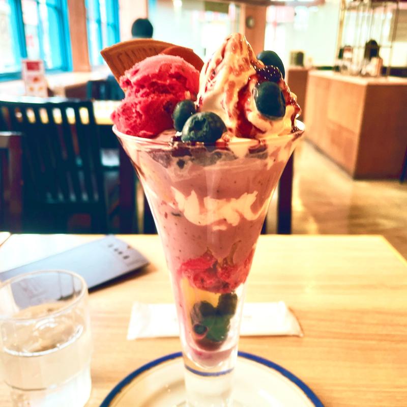 フレッシュブルーベリーとカシスのパフェ(からふね屋珈琲 高槻店)