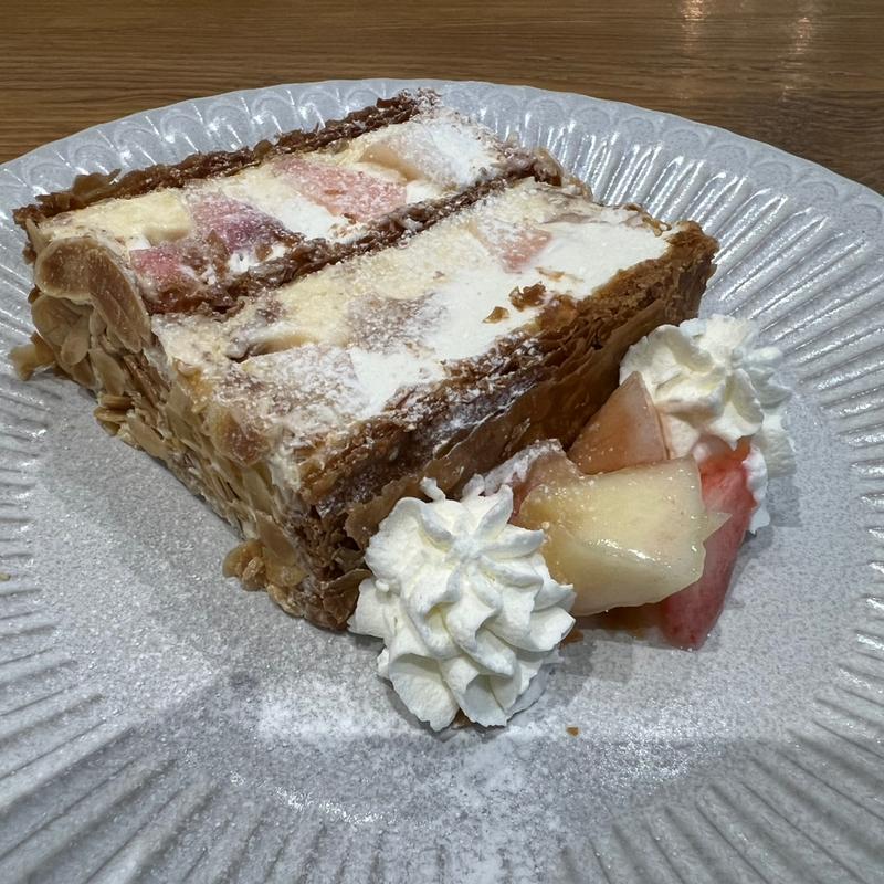 白桃パイ(キハチ カフェ 日比谷シャンテ)