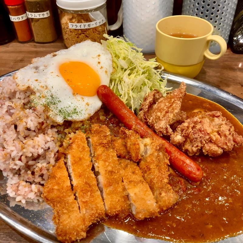 具沢山カレー ライスメガ盛り（800g 雑穀米）(カレーとデミ カサネヤ)