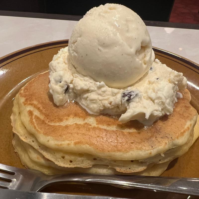 ラムレーズンのホットケーキ(はまの屋パーラー 日比谷店)