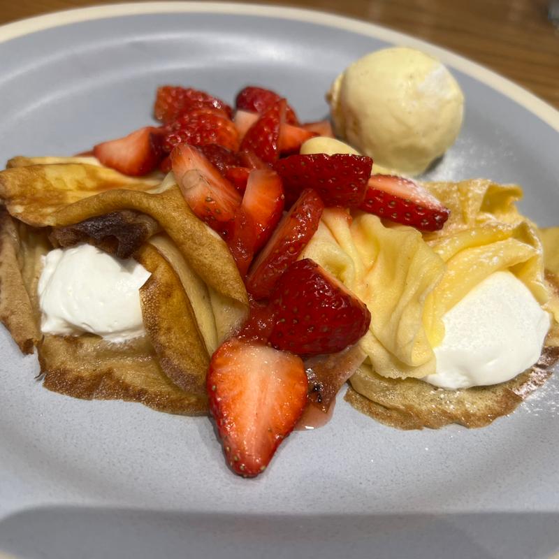 いちごのクレープ(キハチ カフェ 日比谷シャンテ)