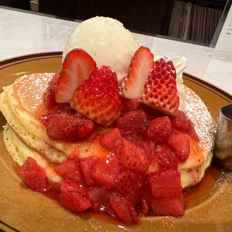 いちごのホットケーキ(はまの屋パーラー 日比谷店)