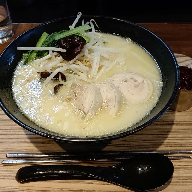 鳥白湯麺ラーメン(笑龍(シャオロン))