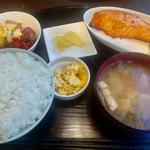 焼鮭定食(やさか食堂)