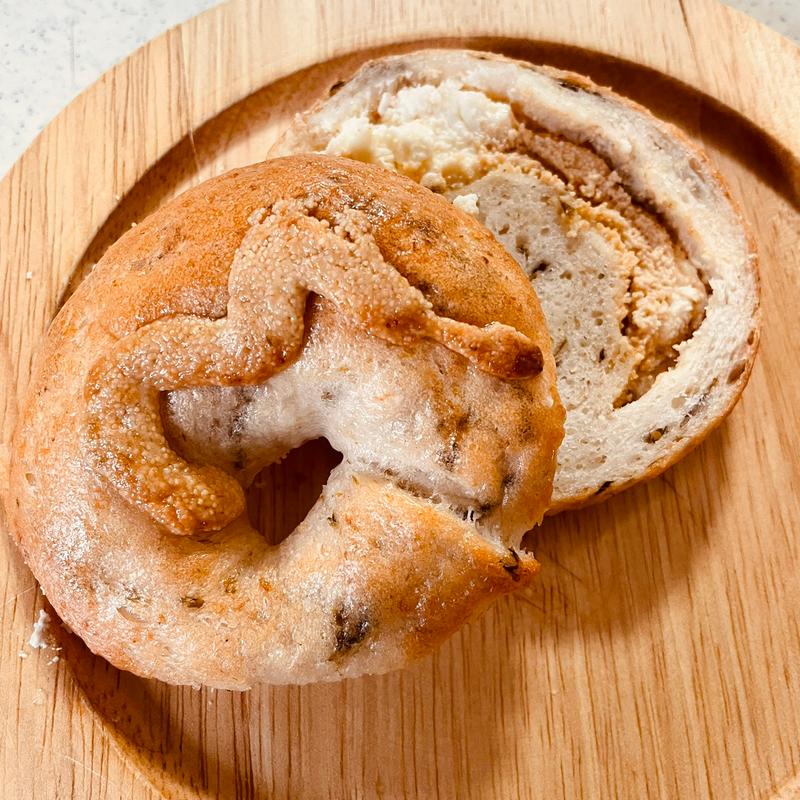 明太子クリームチーズ(Tsûjî coffee and rice bagel)
