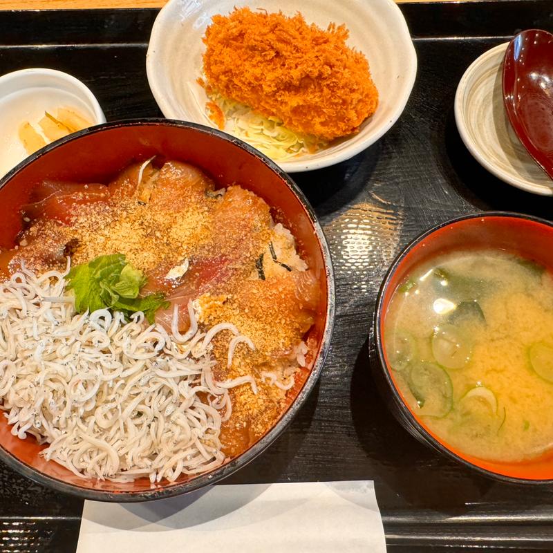 ぶりしらす丼(都民酒場魚金 神保町店)