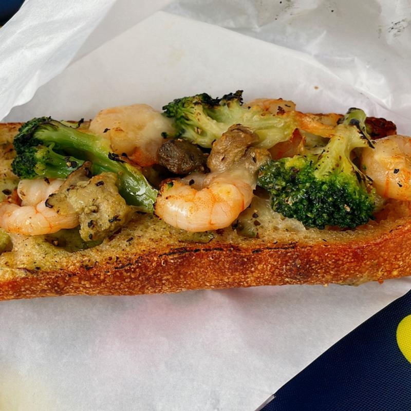 ガーリックシュリンプとブロッコリー(HASHIGO bakery works)