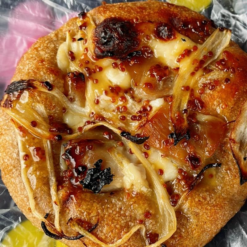 ハニーマスタードチキンのピザ(HASHIGO bakery works)