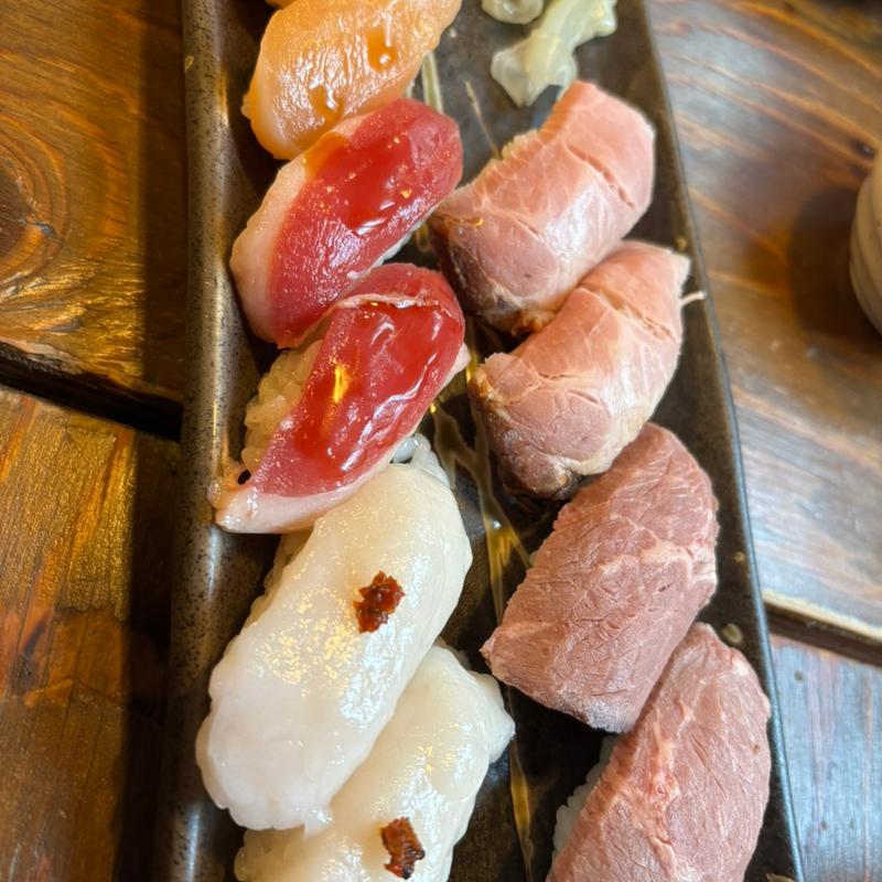 肉寿司10巻盛り合わせ(裏なんば肉寿司 難波千日前店)