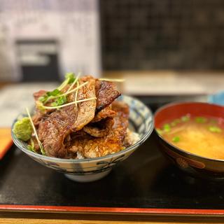 秋田産桃豚炭火焼豚丼(鶏寛 仙台店)