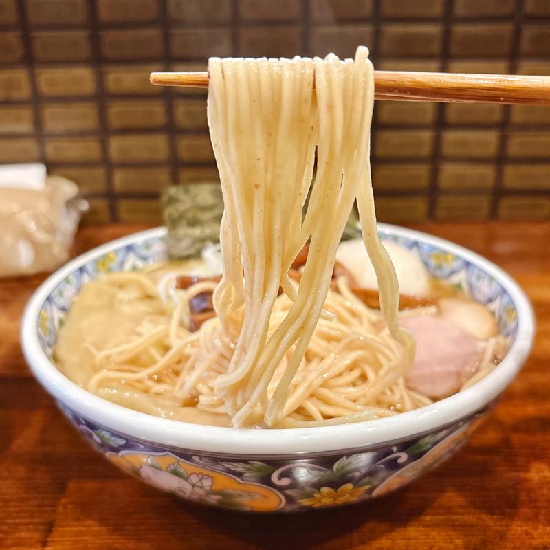 奈つやのもちもち雲呑味玉中華そば(奈つやの中華そば)