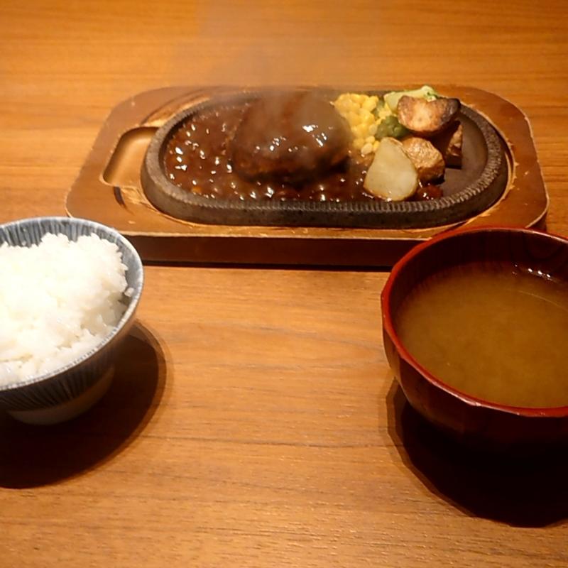 煮込みハンバーグ(鉄板焼・お好焼 maido OSAKAきっちん。コレド室町テラス)