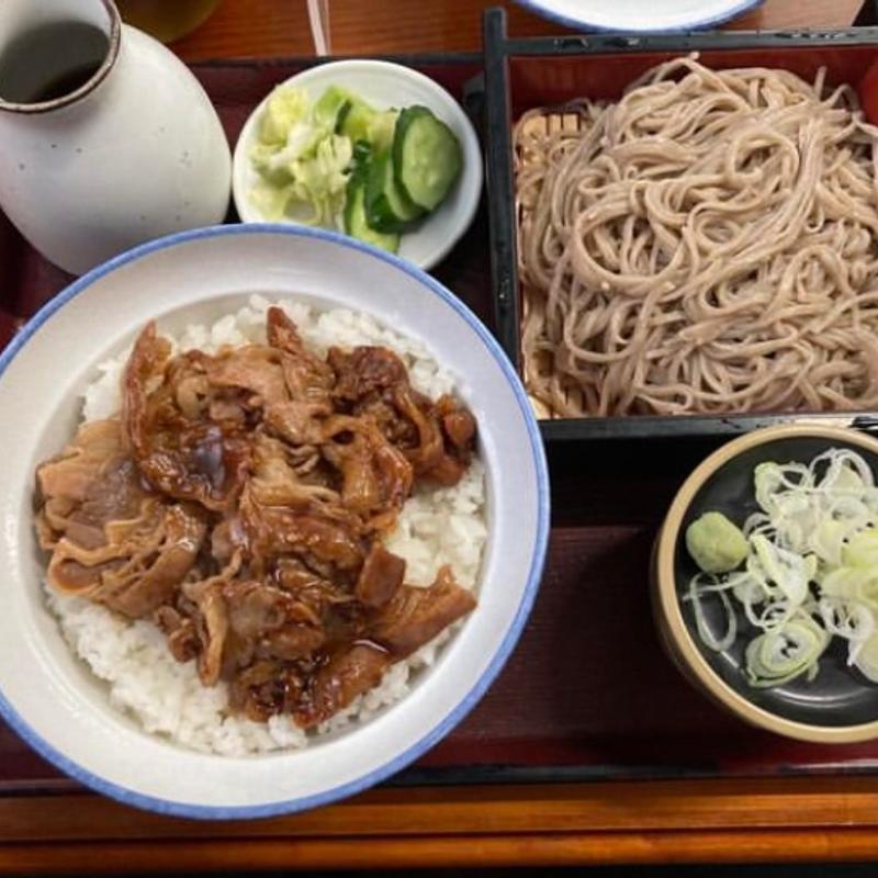 カルビ丼　蕎麦セット(御食事 はすみ)