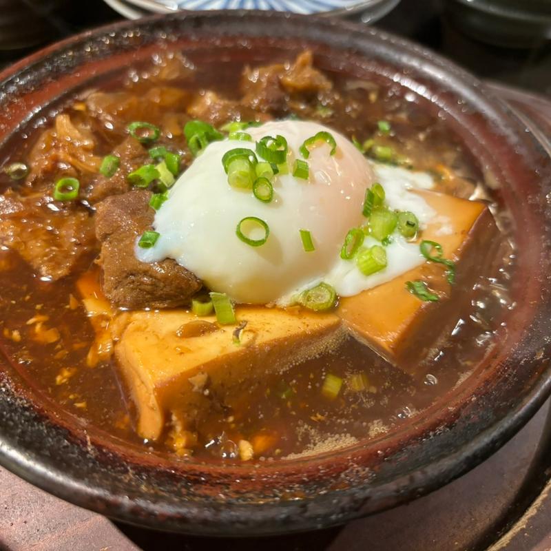 牛すじと豆腐のとろ玉煮込み(ろばた焼 和和)