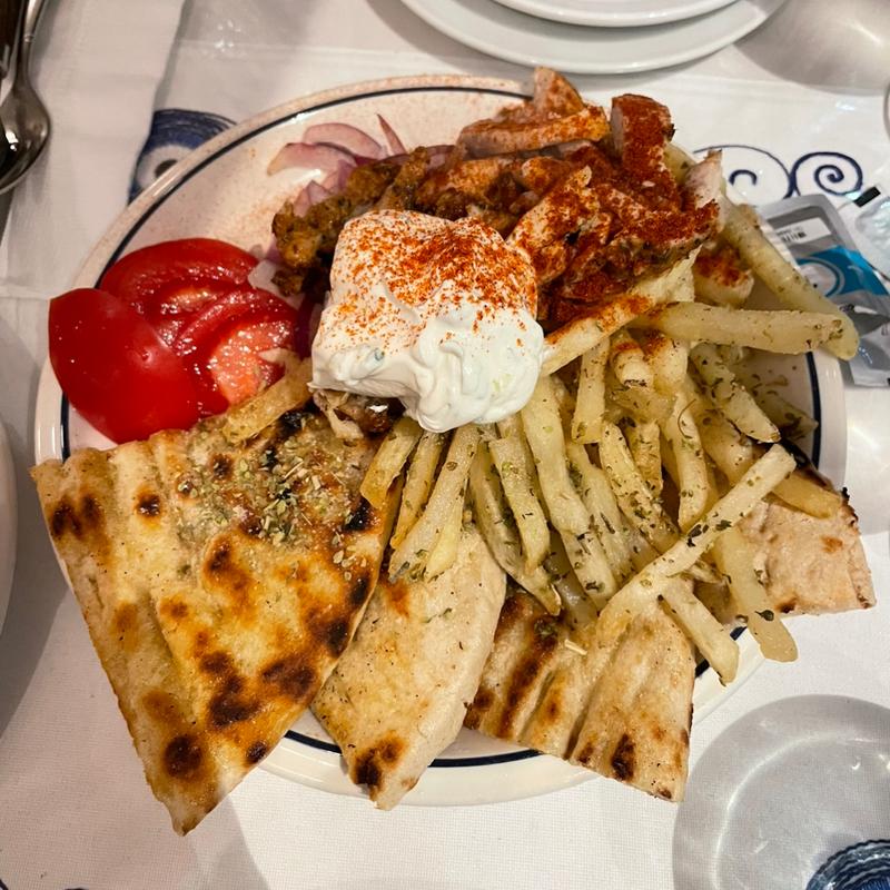 ザジキとピタパン(ギリシャ料理 タベルナ ミリュウ)