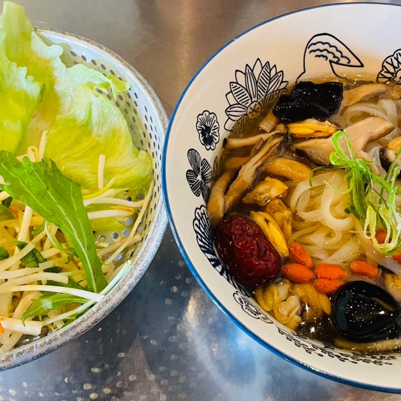 あさり出汁薬膳フォー(Raindrop)