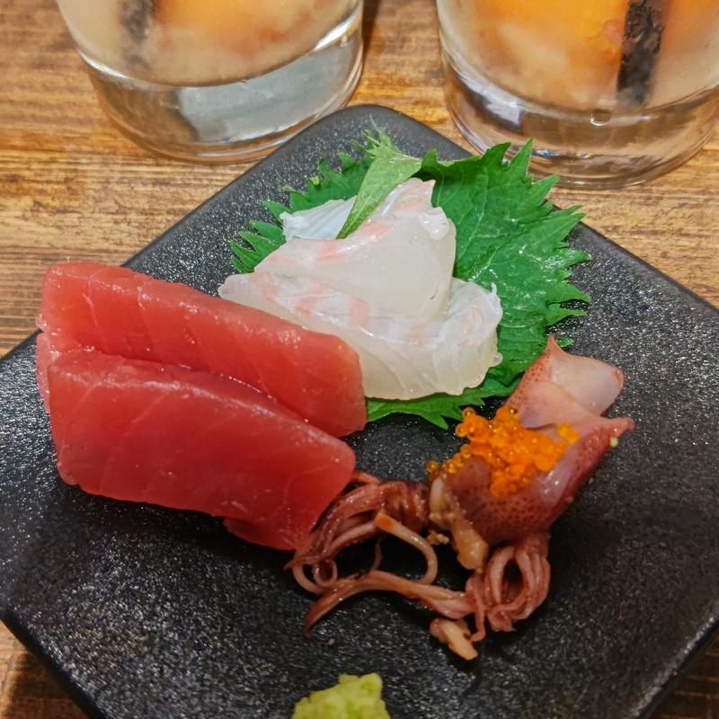 お刺身ちょこっと盛り(焼売スタンド きんぎょ)