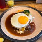 目玉焼きのせハンバーグ(山本のハンバーグ 中目黒食堂)