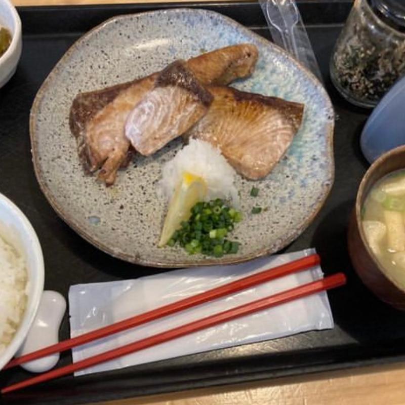 天然秋ブリ塩焼き定食(創業二百三十年食堂)