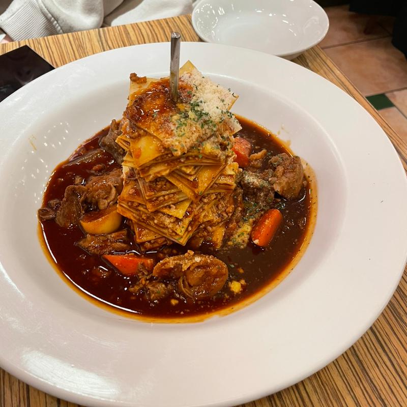 じっくり煮込んだ牛肉のボロネーゼラザニア(Quattro Napoli)