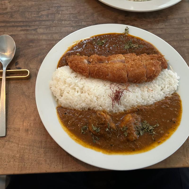 あいがけカレー(シバタ食堂)