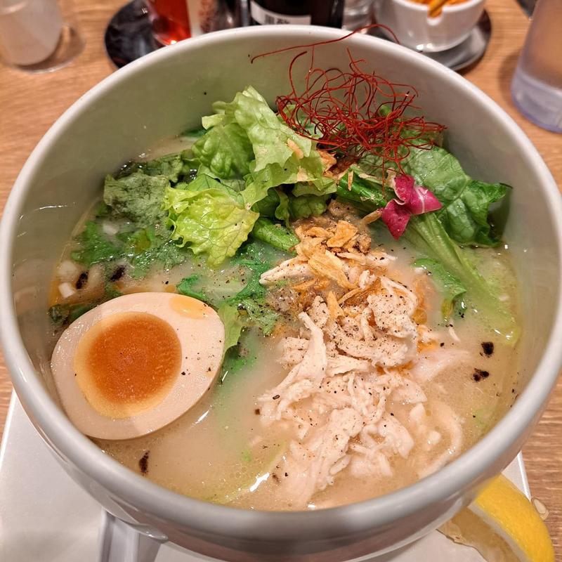 鶏白湯塩ラーメン(蔭山樓 横浜ジョイナス店)
