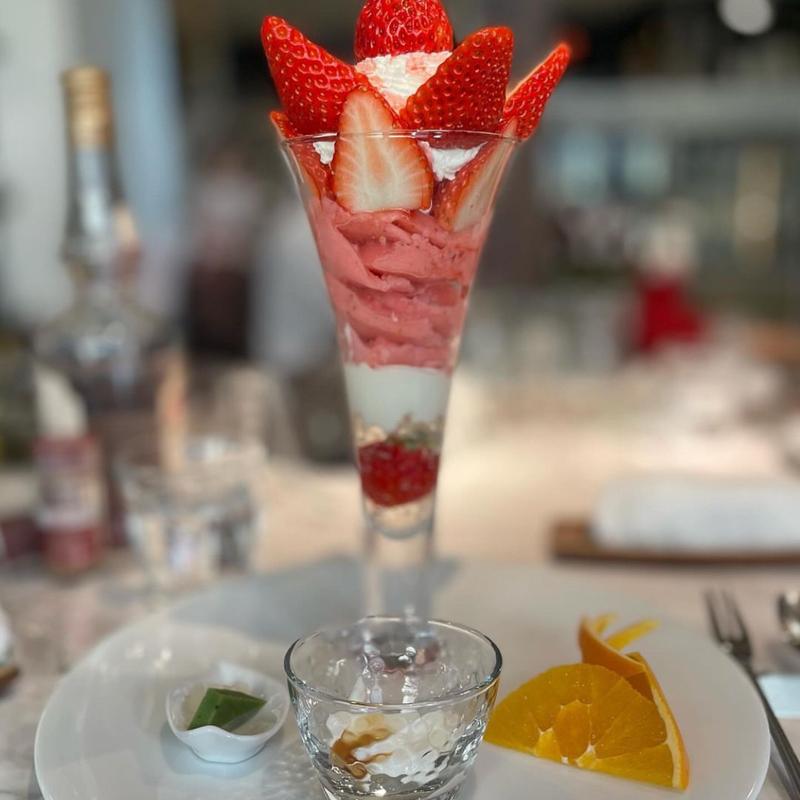 おとなのいちごパフェ(ル・パルフェ 馬車道)